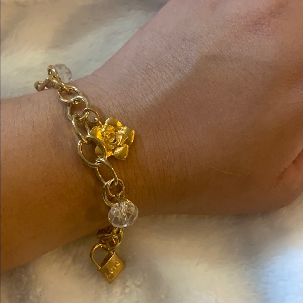 Charm bracelet in gold